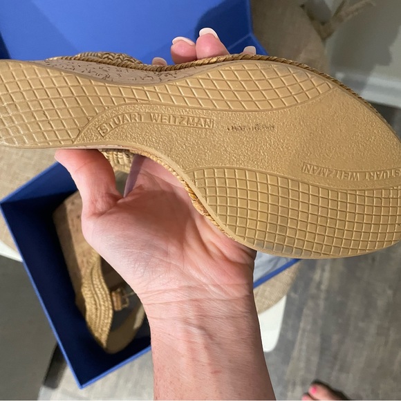 Stuart Weitzman: Jezebel Leather Wedge Sandals - Picture 2 of 7